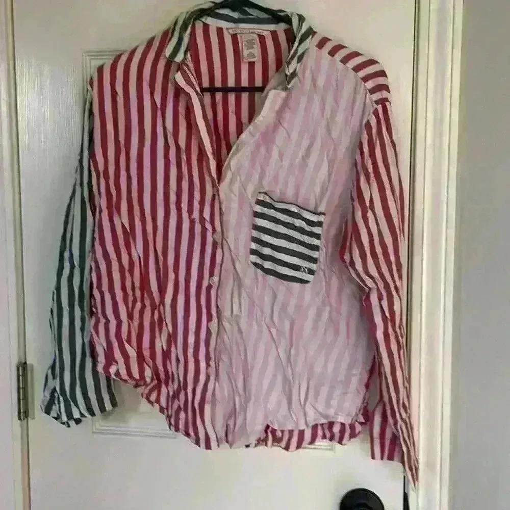 Victoria’s Secret size L button down top